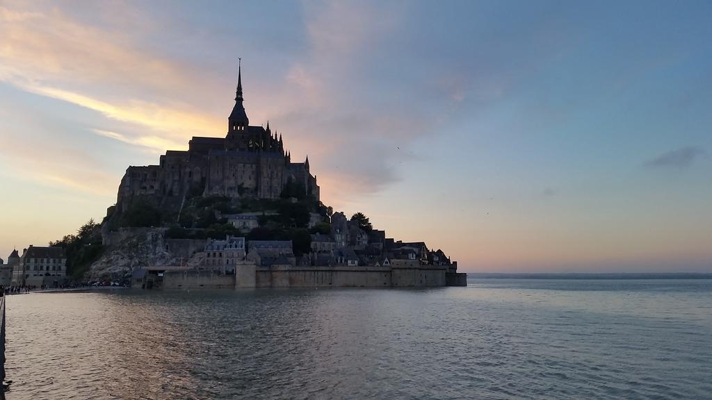 L'Oree Du Mont Proche Du Mont Saint Michel Pontorson Bagian luar foto